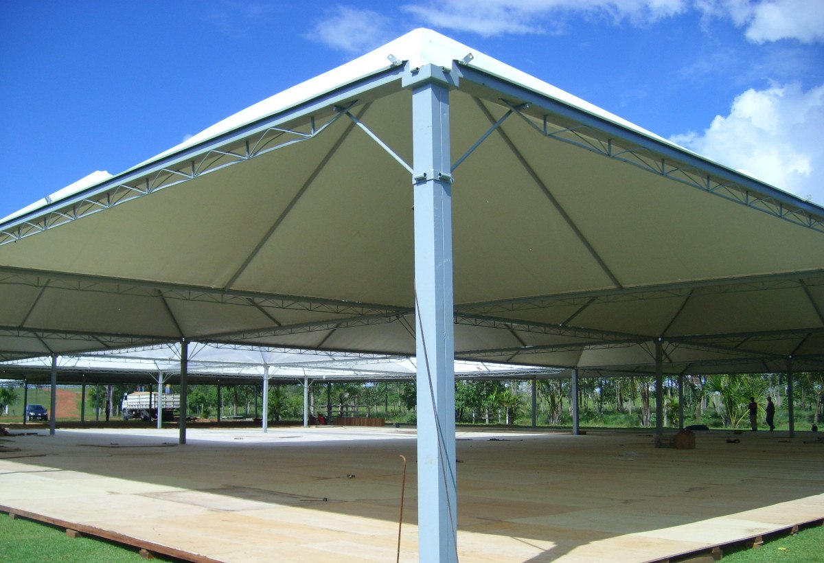 Tenda Pirâmide com Calhas Tenda Pirâmide com Calhas