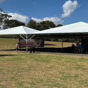 Por que a Tenda Piramidal é a Escolha Certa para Feiras e Exposições