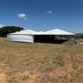 Tenda Piramidal: Solução Prática para Eventos em Espaços Abertos