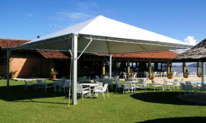 As Melhores Aplicações da Tenda Piramidal em Eventos Corporativos