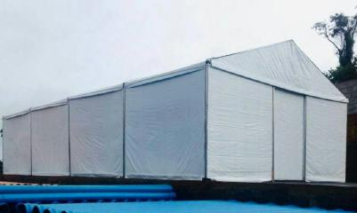 O que é uma cobertura de lona e como ela pode ser usada em diferentes ambientes