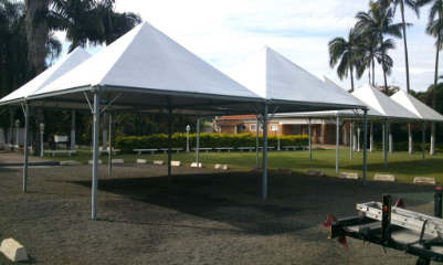 Quando optar pela locação de tenda em vez de galpões e coberturas permanentes